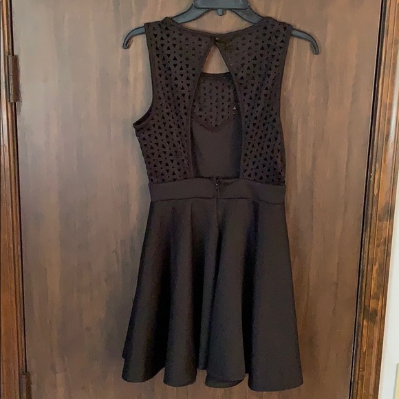 Little black dress - Picture 4 of 5